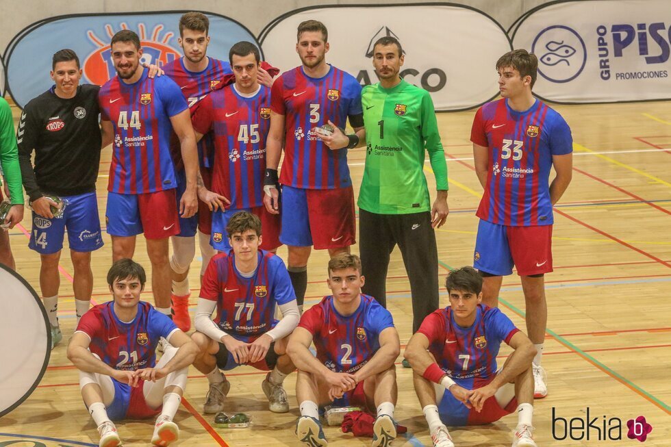 Pablo Urdangarin con sus compañeros en el Barça B de balonmano