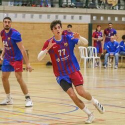 Pablo Urdangarin jugando un partido de balonmano con su equipo