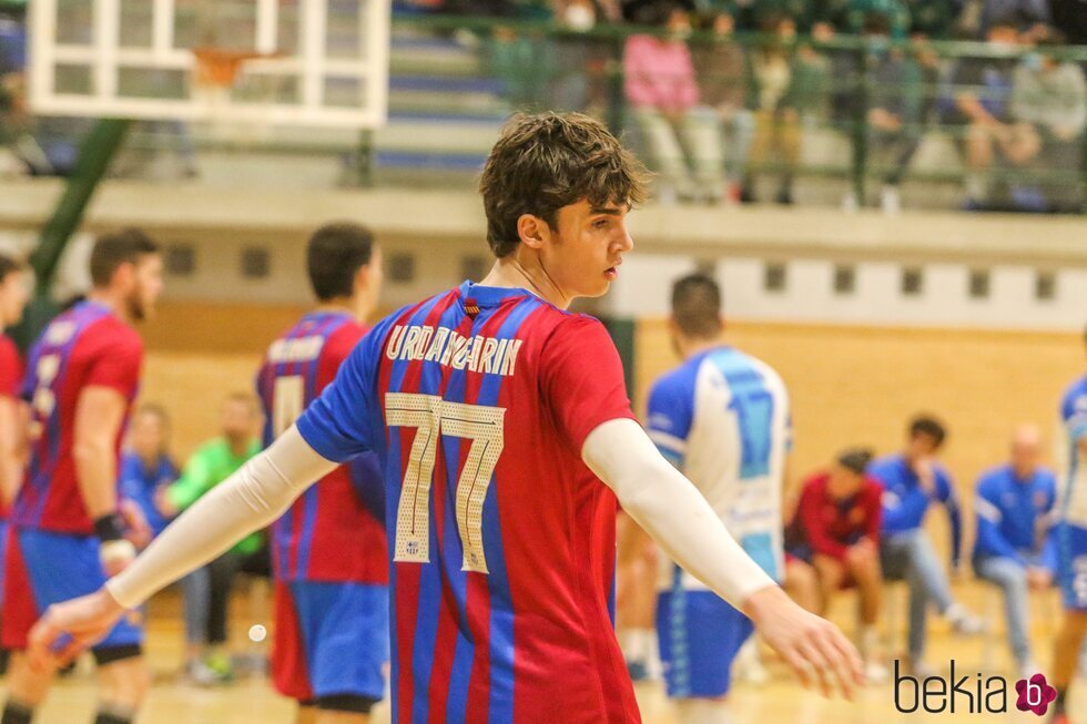 Pablo Urdangarin con el dorsal 77 del Barça B de balonmano