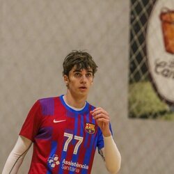 Pablo Urdangarin disputando un partido de balonmano con el Barça B