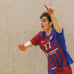 Pablo Urdangarin en un momento de un partido de balonmano con el Barça B