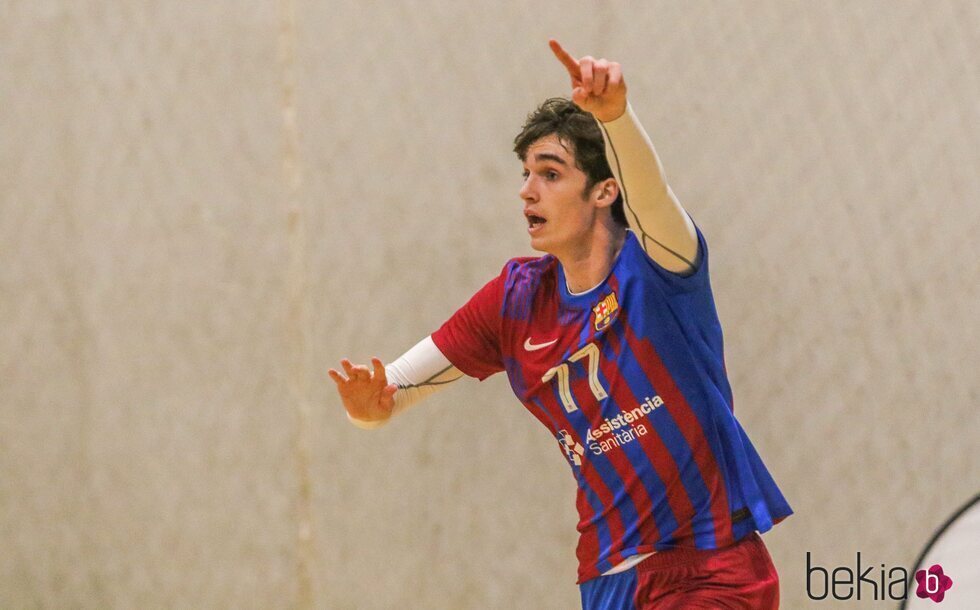 Pablo Urdangarin en un momento de un partido de balonmano con el Barça B