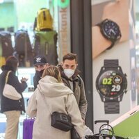 Antonio David Flores y Rocío Flores en la estación