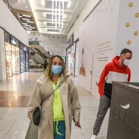 Rocío Flores en la estación de tren