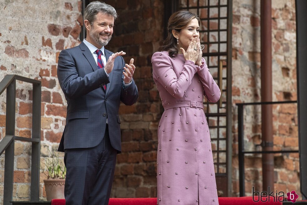 Mary de Dinamarca, muy conmovida junto a Federico de Dinamarca en la inauguración de la exposición 'Mary y las Princesas Herederas'