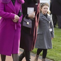 Zara Phillips y Mia Tindall en Cheltenham