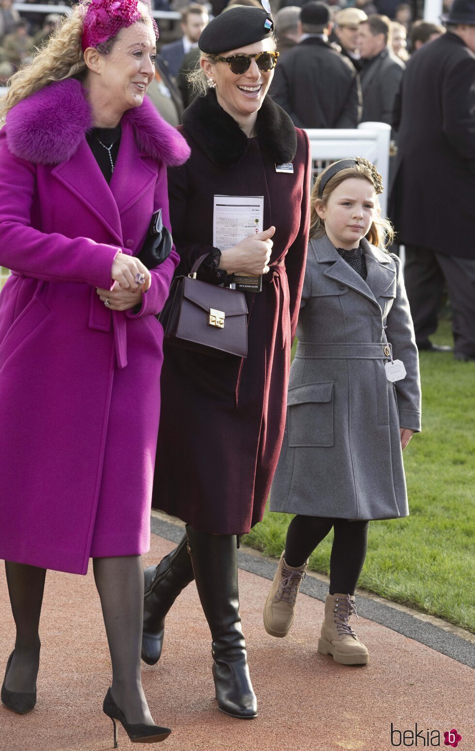 Zara Phillips y Mia Tindall en Cheltenham