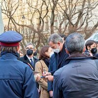 El Rey Felipe firmando autógrafos en Viena