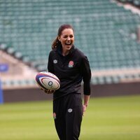 Kate Middleton jugando al rugby en Londres