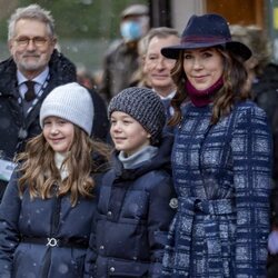 Mary de Dinamarca y sus hijos Vicente y Josefina en la inauguración del Mary's Australian Garden en el zoo de Copenhague