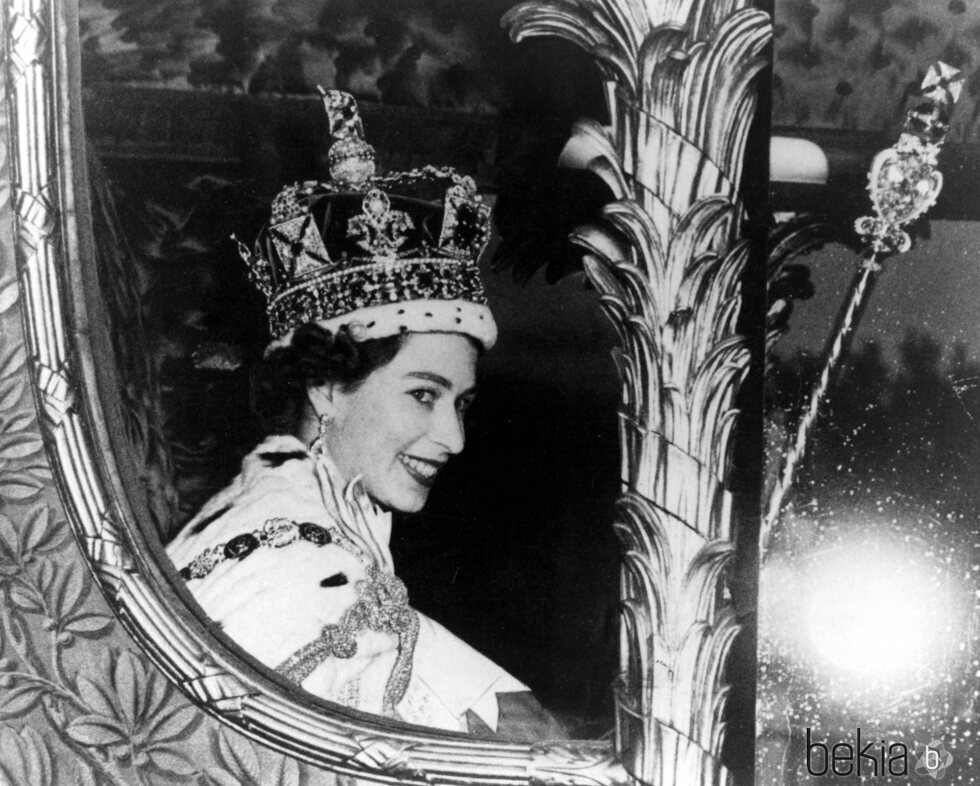 La Reina Isabel en la Carroza de Oro en su coronación en 1953