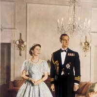 La Reina Isabel y el Duque de Edimburgo vestidos de gala en 1953