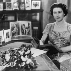 La Reina Isabel en su primer discurso de Navidad televisado en 1957