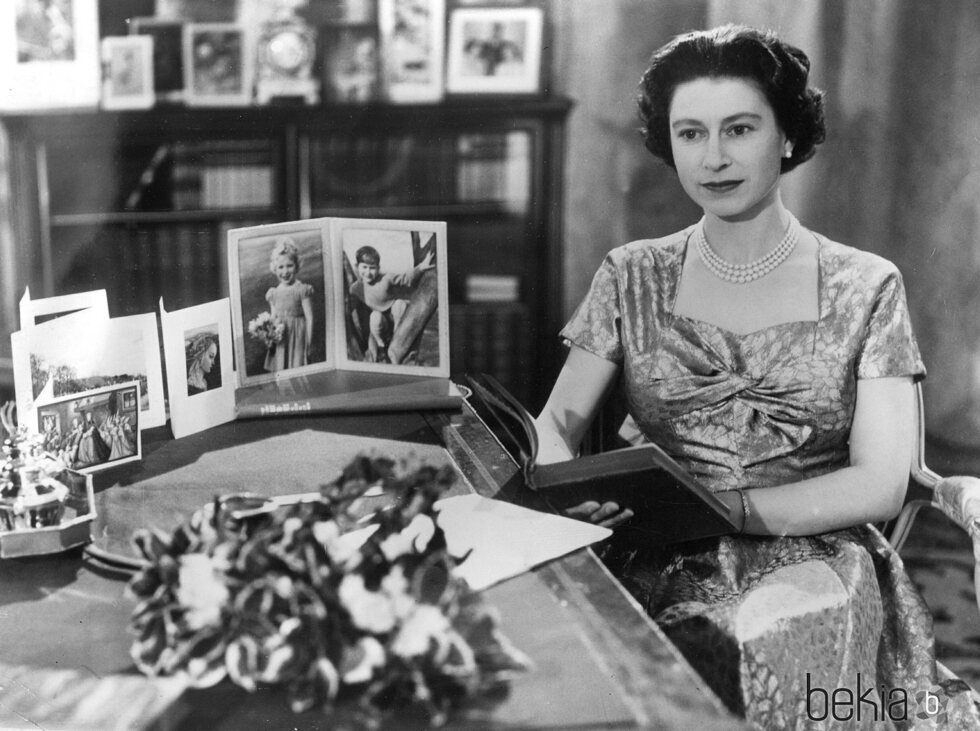 La Reina Isabel en su primer discurso de Navidad televisado en 1957