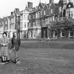 La Reina Isabel y el Duque de Edimburgo en Sandringham en 1982