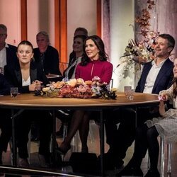 Federico y Mary de Dinamarca con sus hijos durante el programa especial por el 50 cumpleaños de Mary de Dinamarca