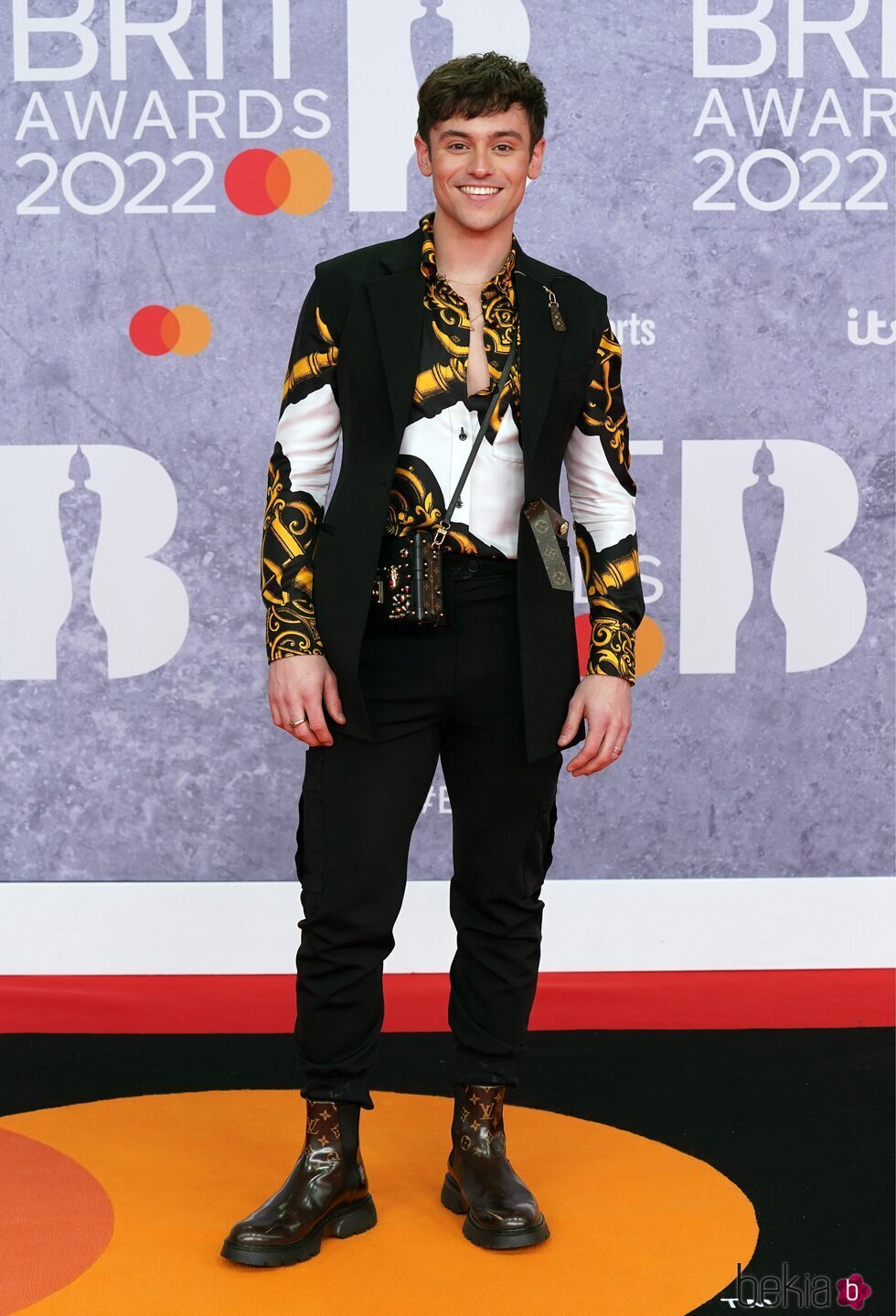 Tom Daley en la alfombra roja de los Brit Awards 2022