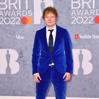 Ed Sheeran en la alfombra roja de los Brit Awards 2022