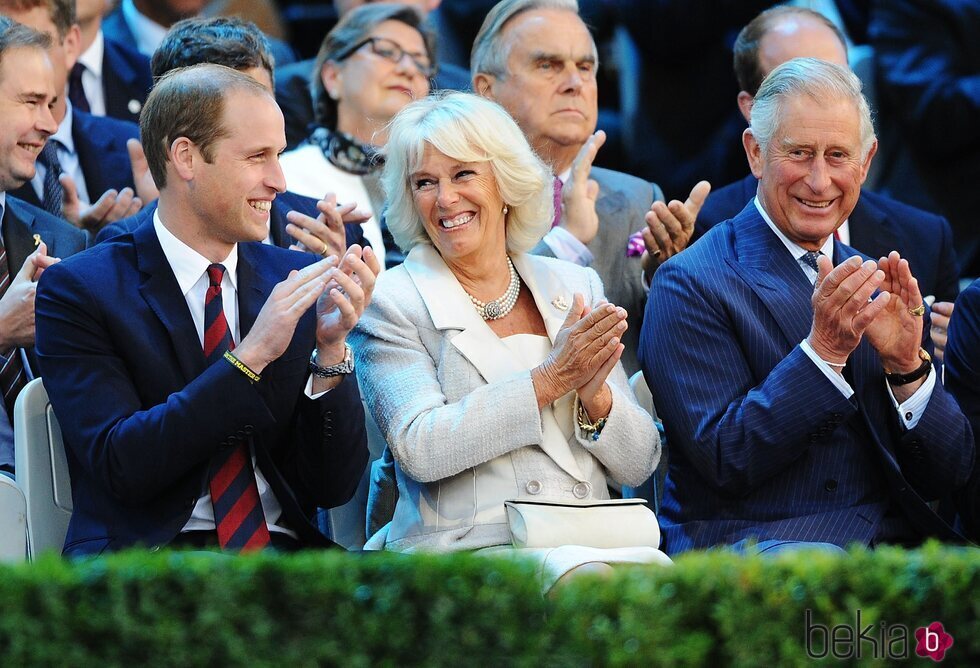 El Príncipe Guillermo y Camilla Parker muestran su complicidad junto al Príncipe Carlos en los Invictus Games 2014