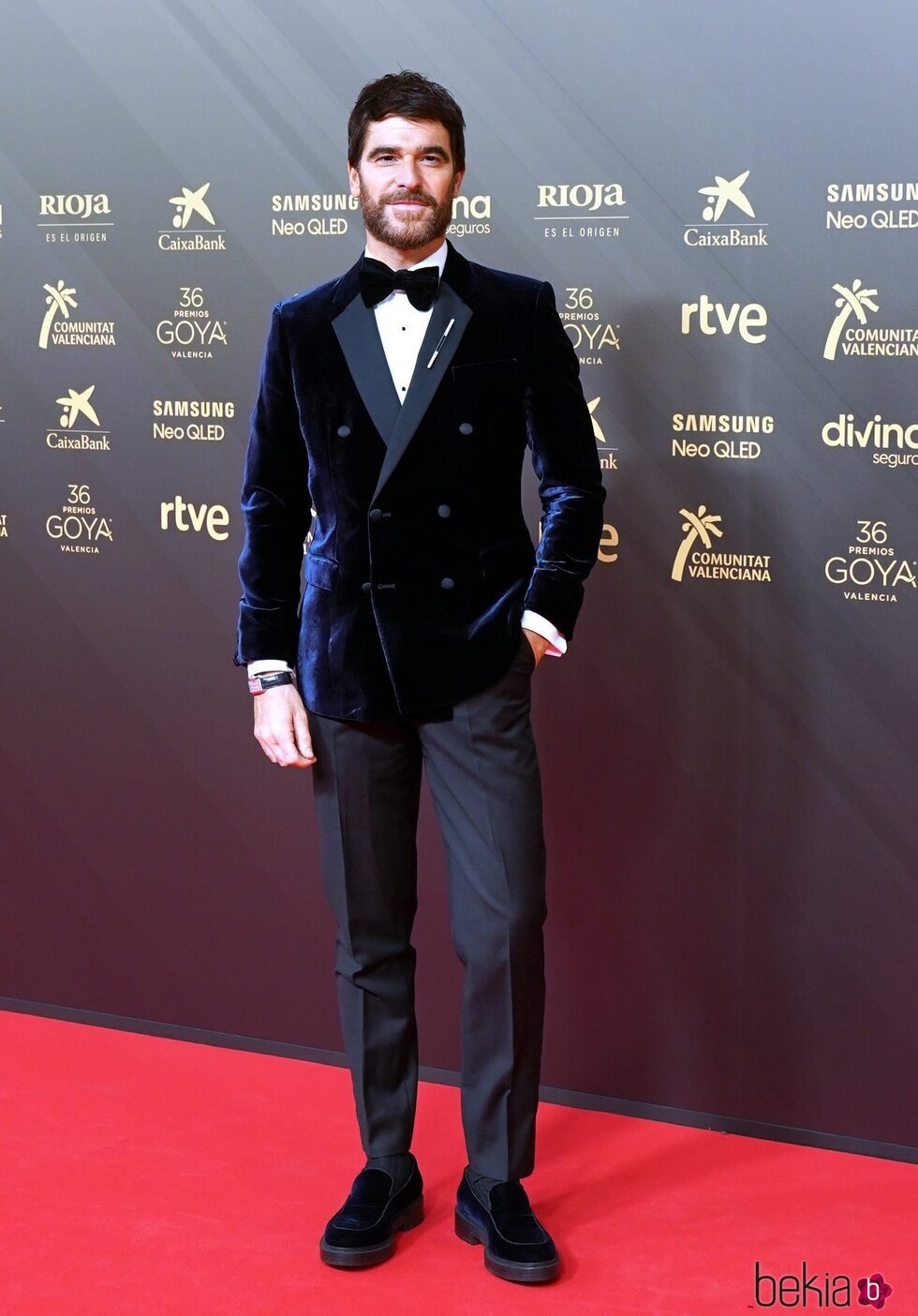 Alfonso Bassave en la alfombra roja de los Premios Goya 2022