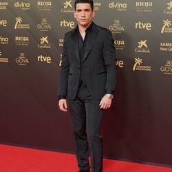 Jaime Lorente en la alfombra roja de los Premios Goya 2022