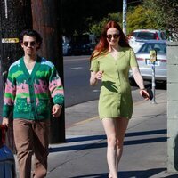 Joe Jonas y Sophie Turner de paseo marcando tripita y levantando sospechas de embarazo