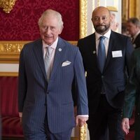 El Príncipe Carlos y la Princesa Ana en los Queen's Anniversary Prize