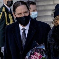 James O'Hare y Delphine de Bélgica en el homenaje a los miembros fallecidos de la Familia Real Belga