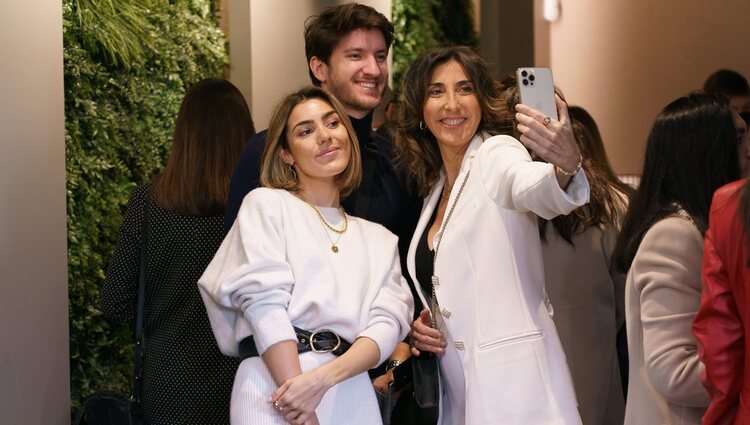 Paz Padilla con su hija Anna Ferrer y su yerno en el evento ELLE Talks