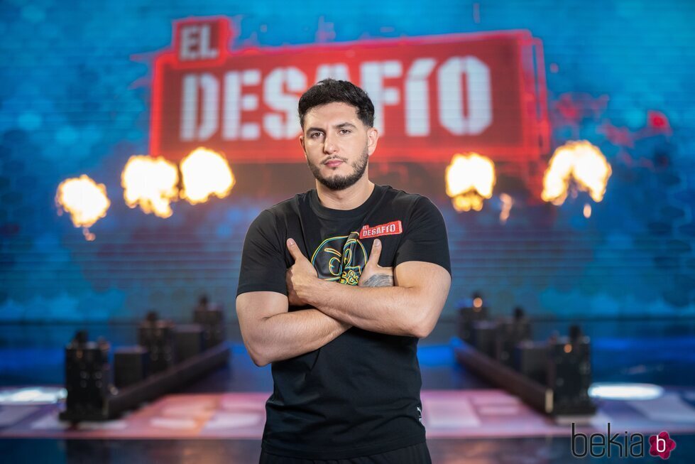 Omar Montes posando como concursante de 'El Desafío 2'