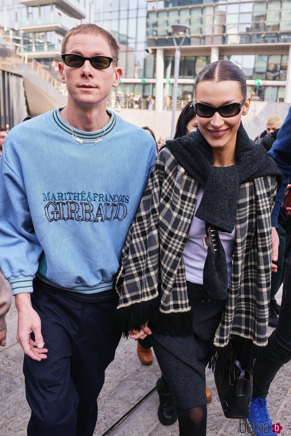 Bella Hadid y su novio Marc Kalman en la Semana de la Moda de Milán