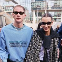 Bella Hadid y su novio Marc Kalman en la Semana de la Moda de Milán