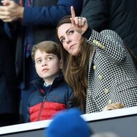 El Príncipe Jorge y Kate Middleton en un partido de rugby