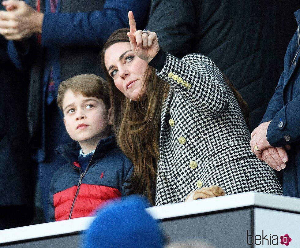 El Príncipe Jorge y Kate Middleton en un partido de rugby