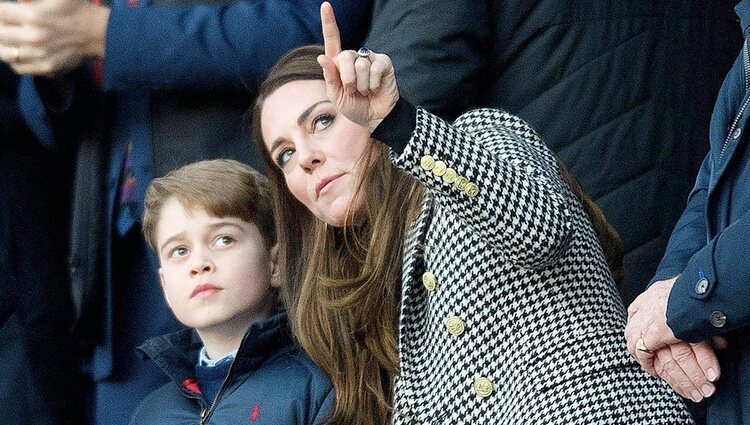 El Príncipe Jorge y Kate Middleton en un partido de rugby