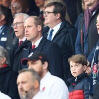 El Príncipe Guillermo, el Príncipe Jorge y Kate Middleton en un partido de rugby