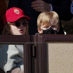 Jacques y Gabriella de Mónaco en el partido del AS Mónaco contra el Reims