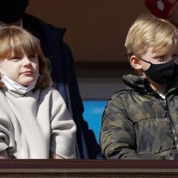 Jacques y Gabriella de Mónaco en un partido del AS Mónaco