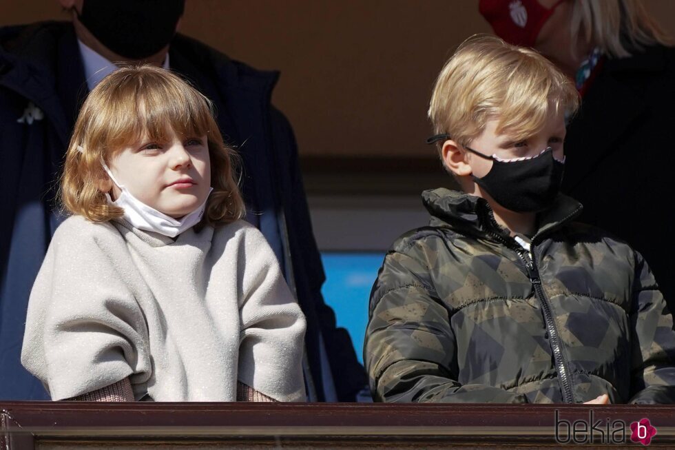 Jacques y Gabriella de Mónaco en un partido del AS Mónaco