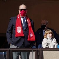 Alberto de Mónaco y sus hijos Jacques y Gabriella de Mónaco en el partido del AS Mónaco contra el Reims