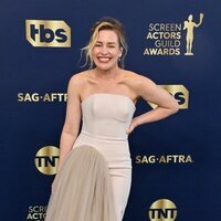 Piper Perabo en la alfombra roja de los SAG 2022