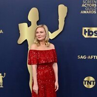 Kirsten Dunst en la alfombra roja de los SAG 2022