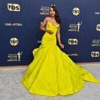 Kerry Washington en la alfombra roja de los SAG 2022