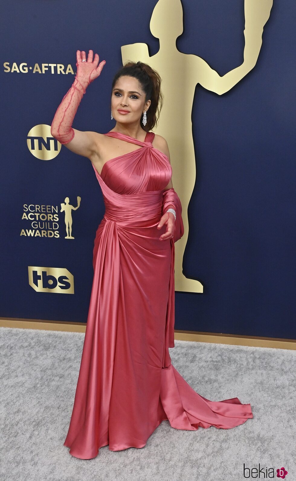 Salma Hayek en la alfombra roja de los SAG 2022