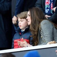 Kate Middleton y el Príncipe Jorge en un partido de rugby entre Inglaterra y Gales