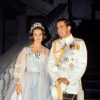 Constantino y Ana María de Grecia vestidos de gala cuando eran jóvenes