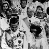 Constantino y Ana María de Grecia en la celebración de su boda