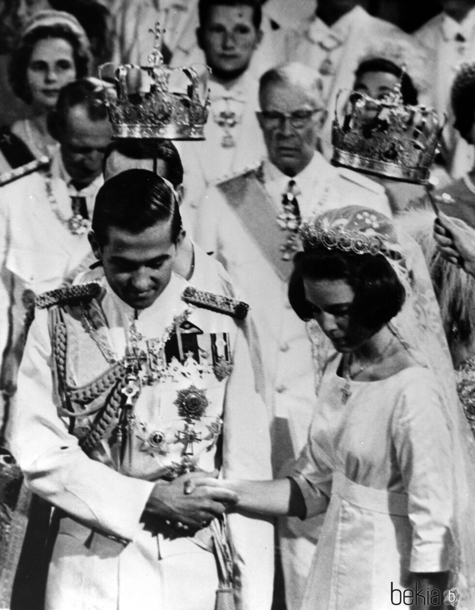 Constantino y Ana María de Grecia en la celebración de su boda