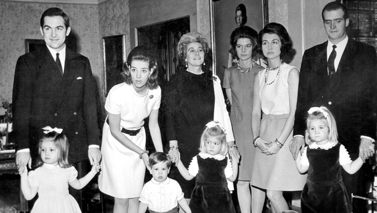 La Familia Real Española y la Familia Real Griega en la Navidad de 1968