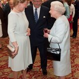 La Reina Isabel y Constantino y Ana María de Grecia en el almuerzo por el Jubileo de Diamante de la Reina Isabel